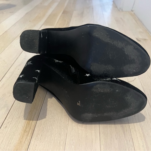 STEVE MADDEN BLACK VELVET HEELS - Picture 5 of 6